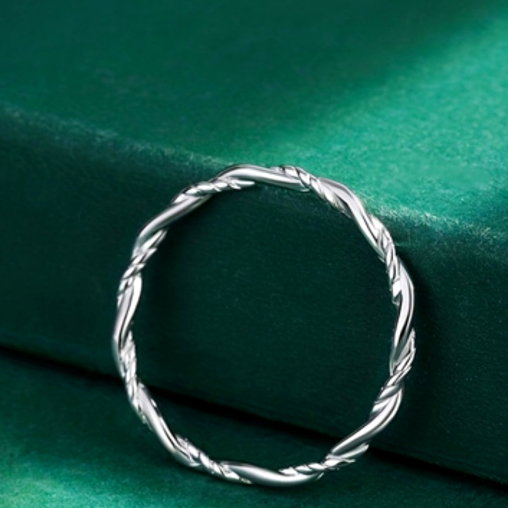 925 Sterling Silver Simple Twist Ring Sz. 7